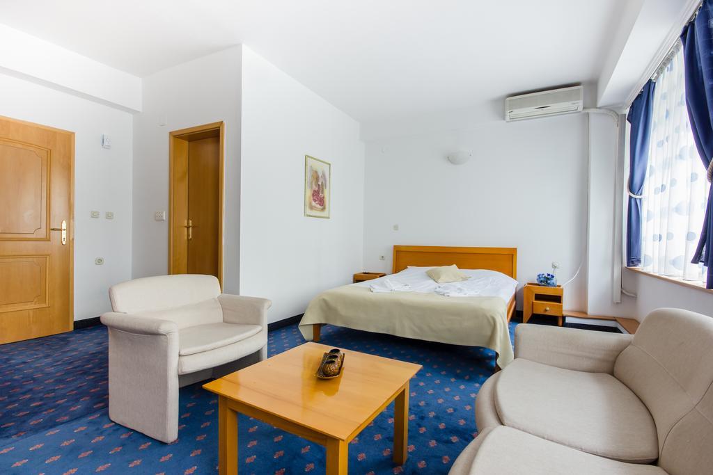 Hotel Residence Inn Скопие Стая снимка