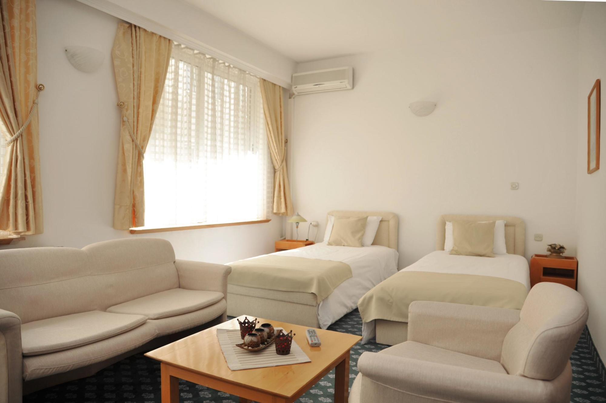 Hotel Residence Inn Скопие Екстериор снимка