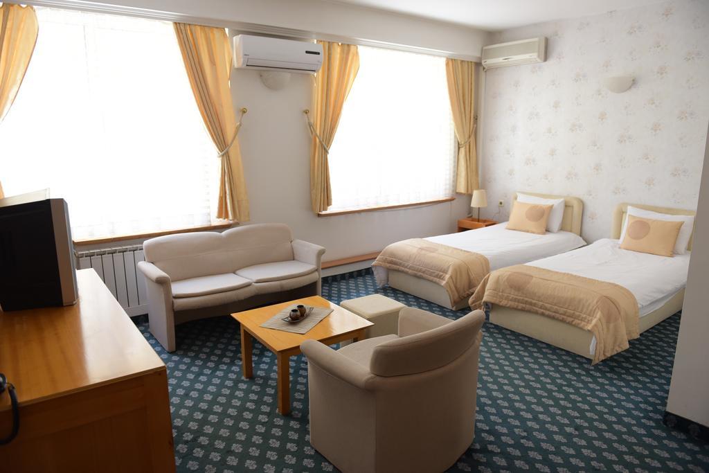 Hotel Residence Inn Скопие Екстериор снимка
